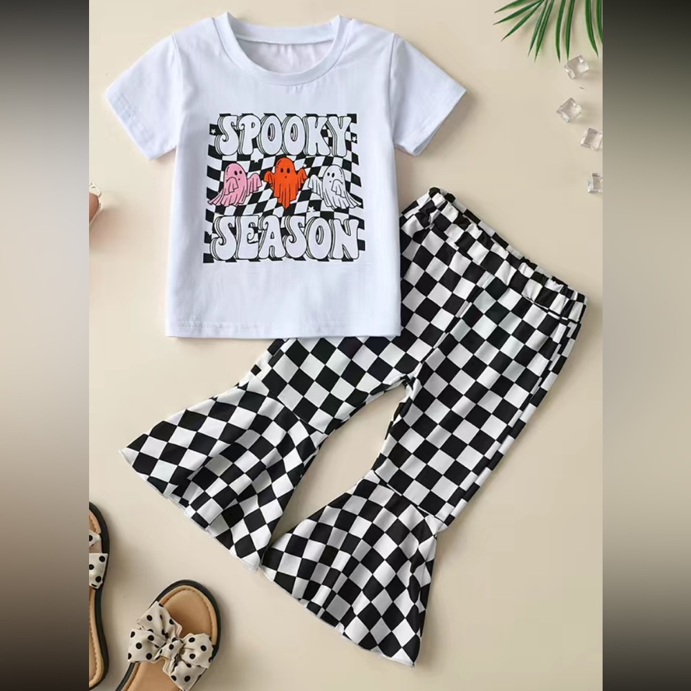 Adorable spooky season outfit! 👻